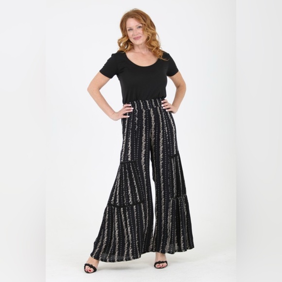 Nostalgia Black and White Wide Leg Jumpsuit - Picture 2 of 3